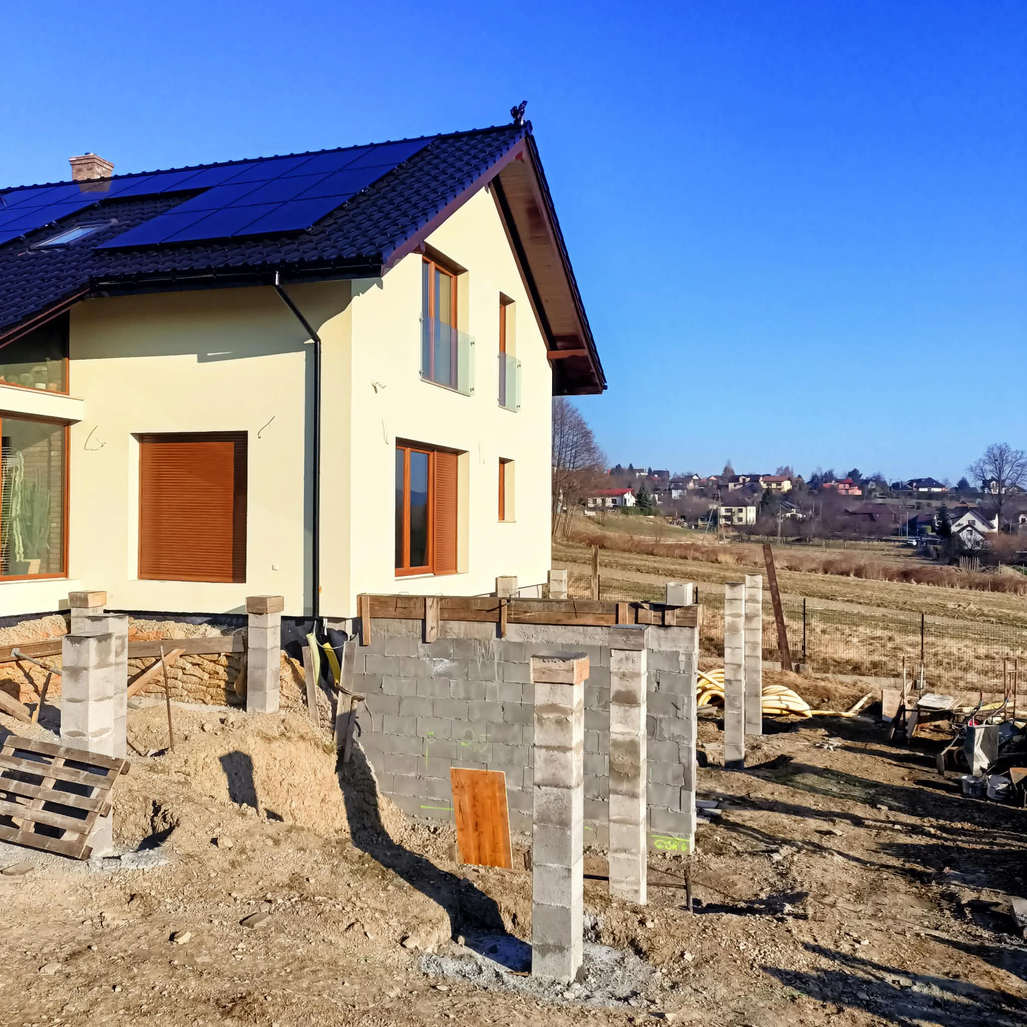 Fundamenty i roboty ziemne przy domu